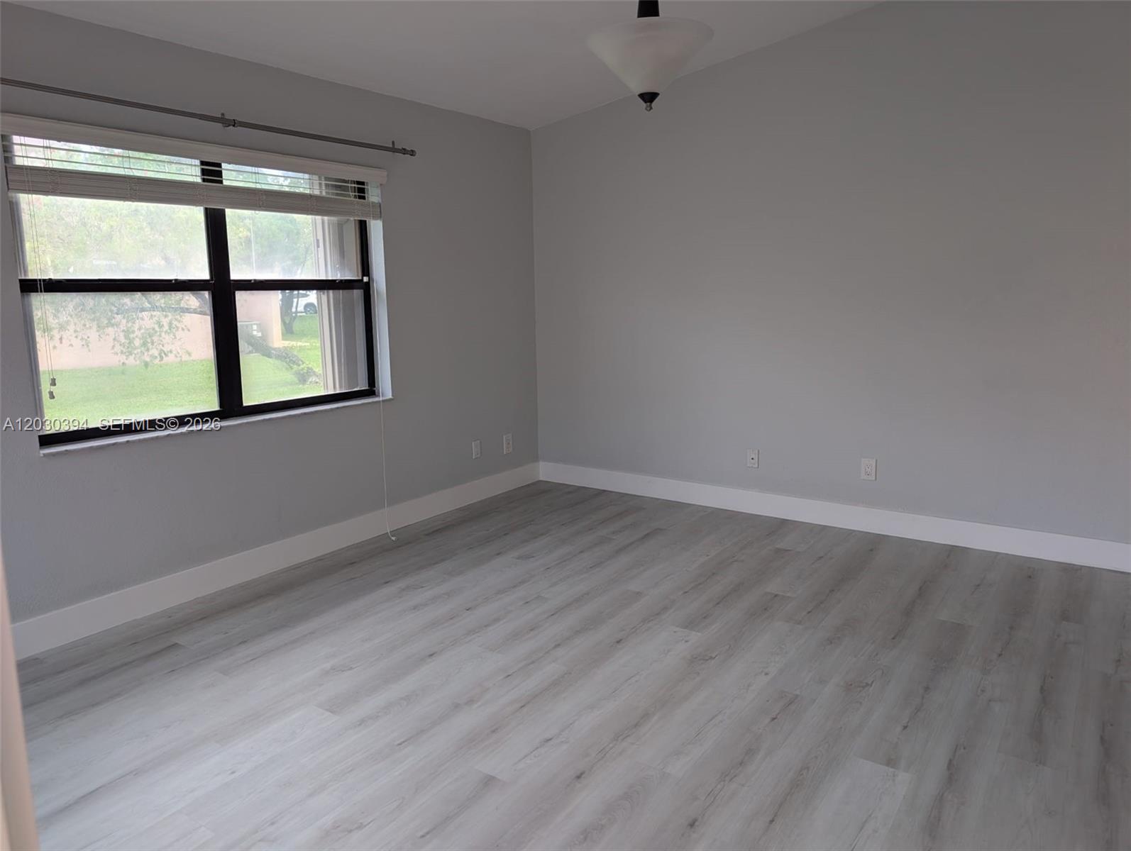 PEMBROKE LAKES SECTION SE - Residential