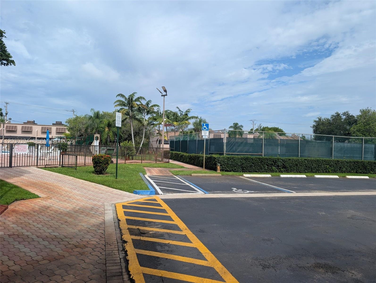 PEMBROKE LAKES SECTION SE - Residential