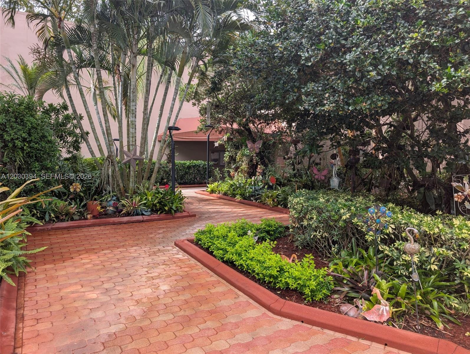 PEMBROKE LAKES SECTION SE - Residential