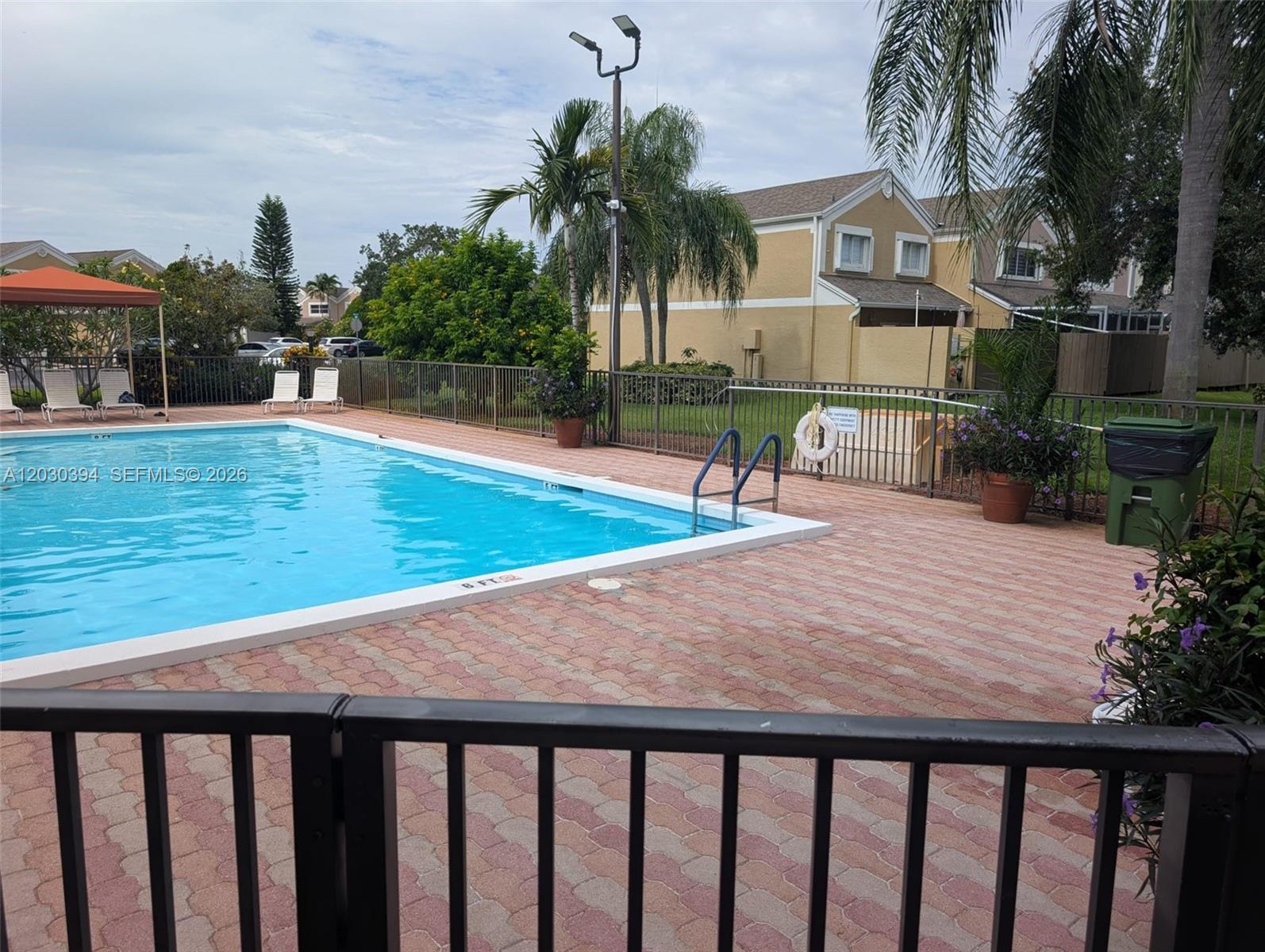 PEMBROKE LAKES SECTION SE - Residential