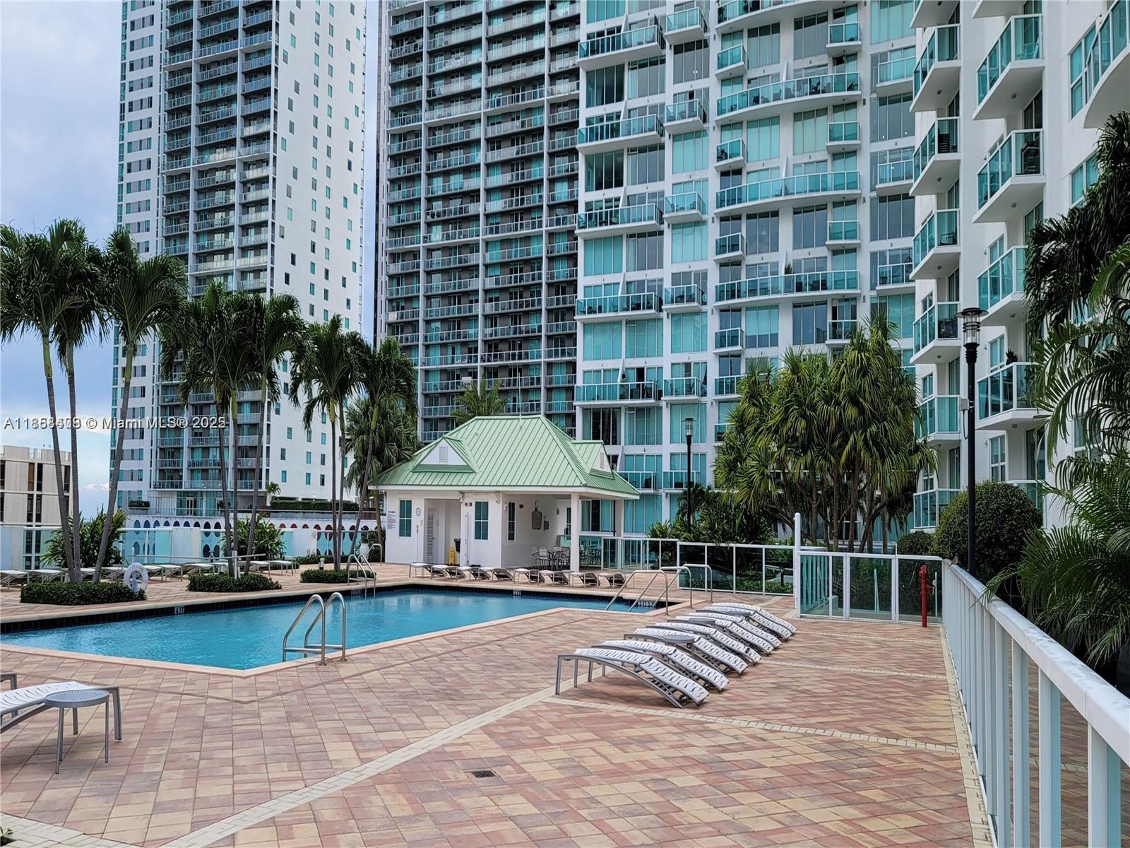 BRICKELL ON THE RIVER N T - Residential