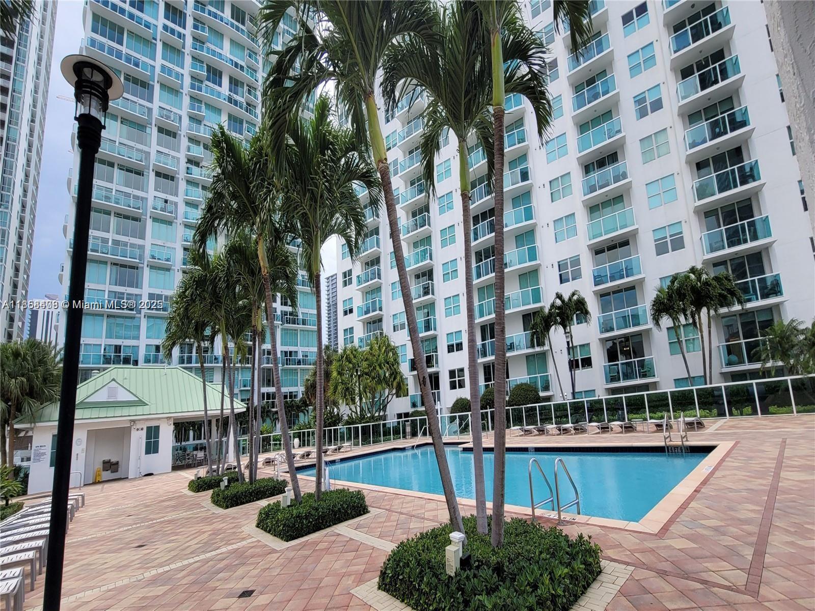BRICKELL ON THE RIVER N T - Residential