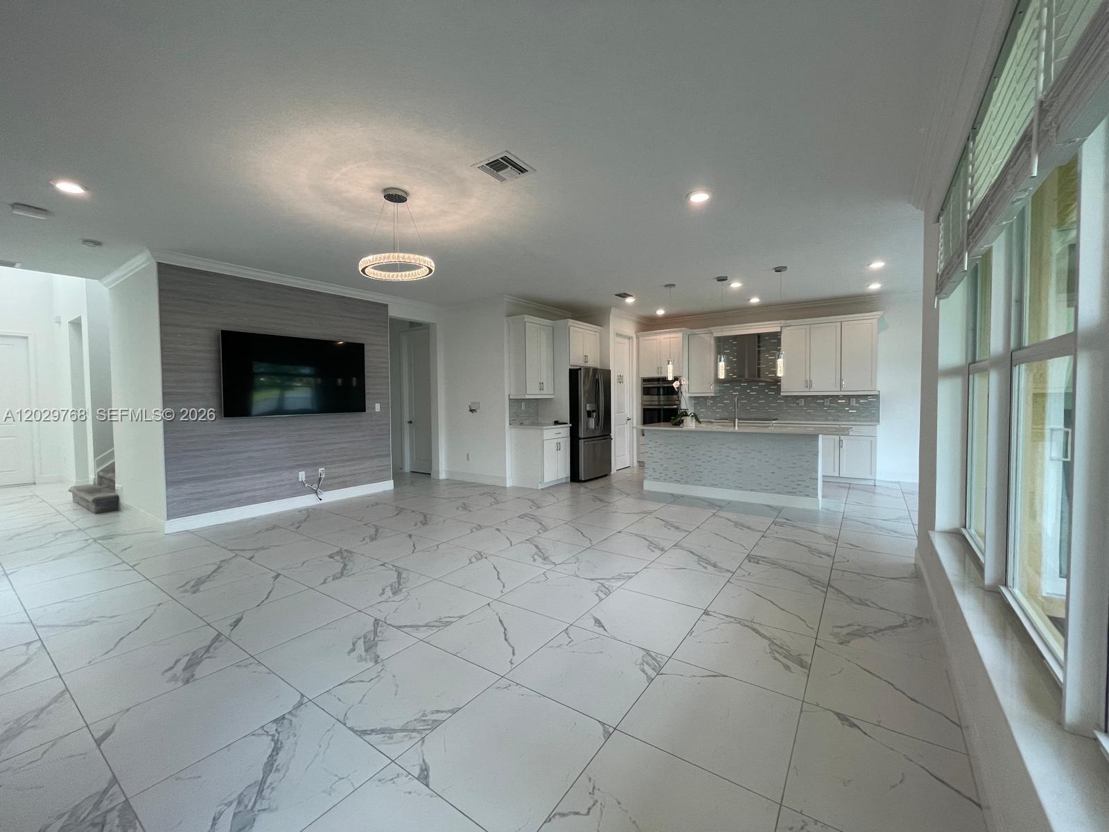 CRYSTAL LAKE 1ST SEC - Residential Lease
