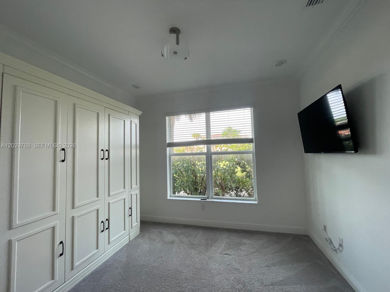 CRYSTAL LAKE 1ST SEC - Residential Lease