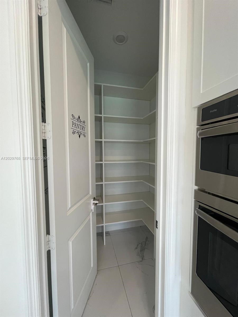 CRYSTAL LAKE 1ST SEC - Residential Lease