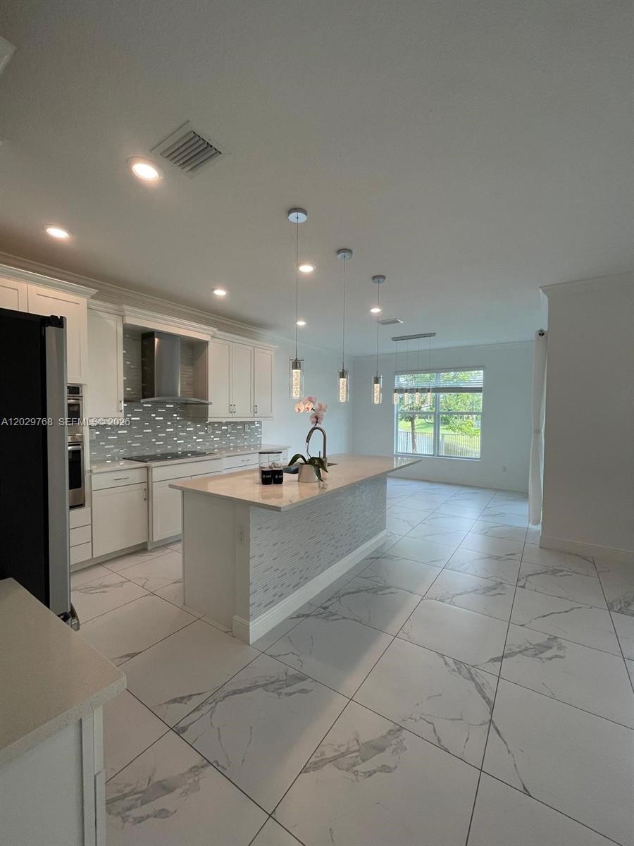 CRYSTAL LAKE 1ST SEC - Residential Lease