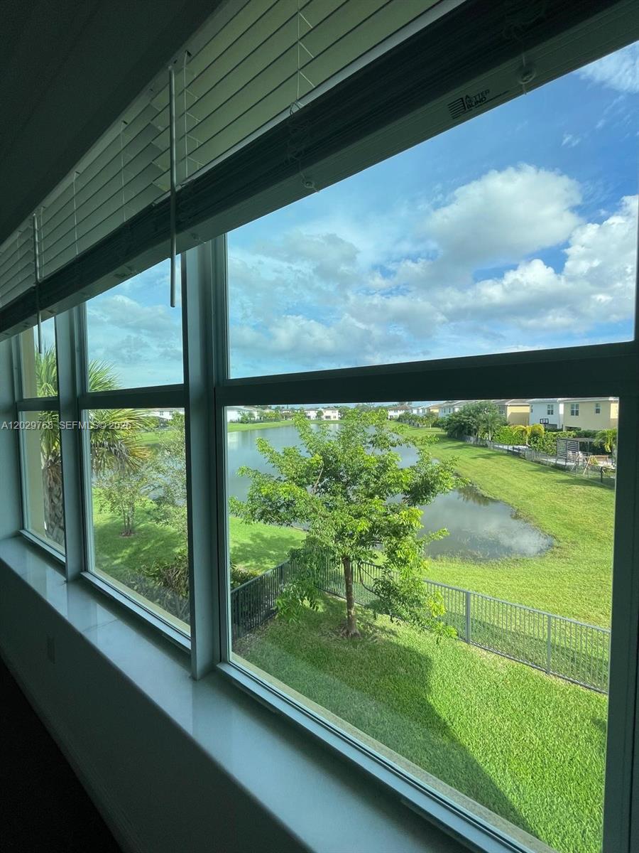CRYSTAL LAKE 1ST SEC - Residential Lease
