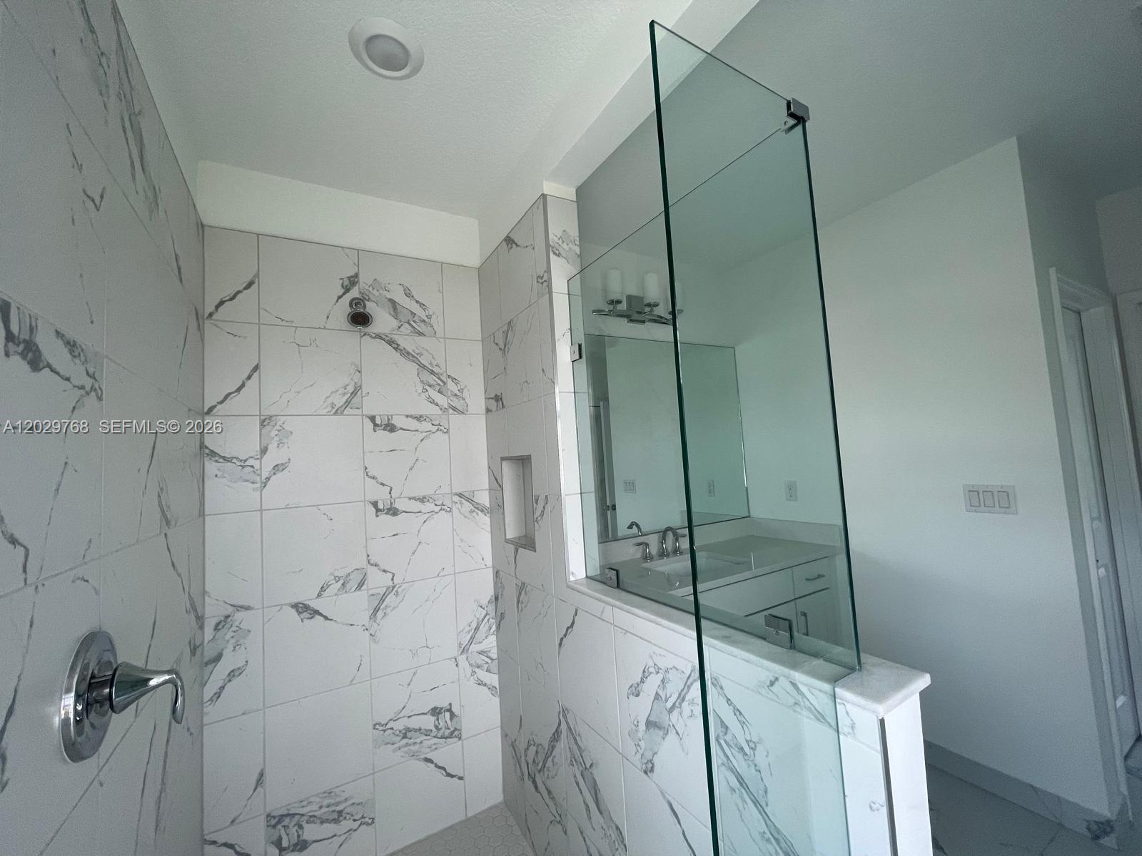 CRYSTAL LAKE 1ST SEC - Residential Lease