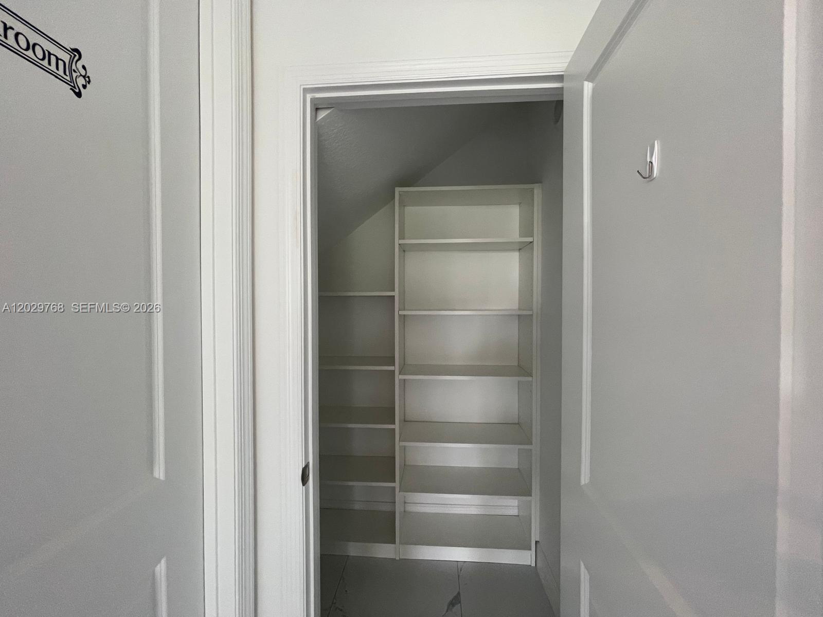 CRYSTAL LAKE 1ST SEC - Residential Lease