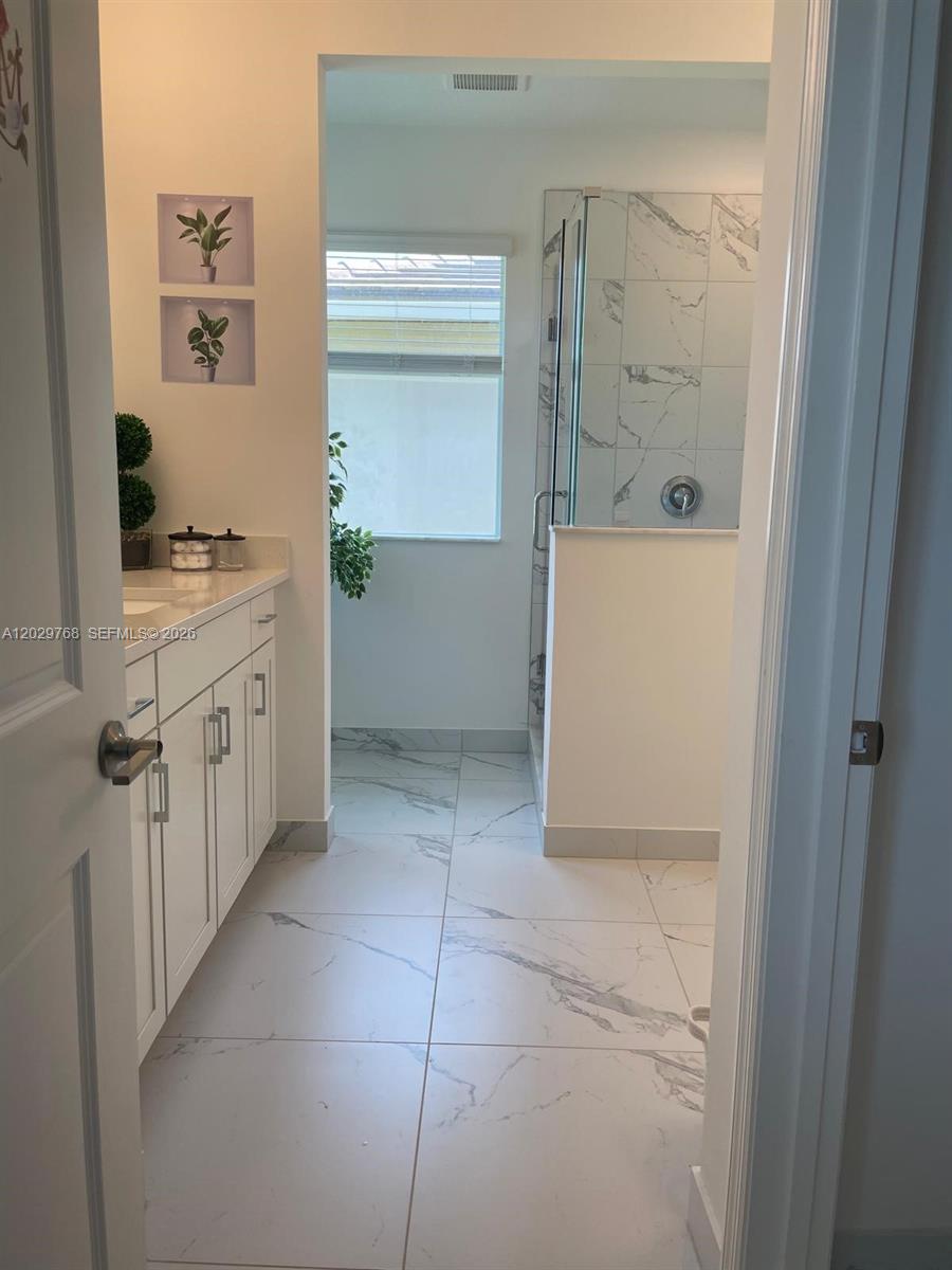 CRYSTAL LAKE 1ST SEC - Residential Lease
