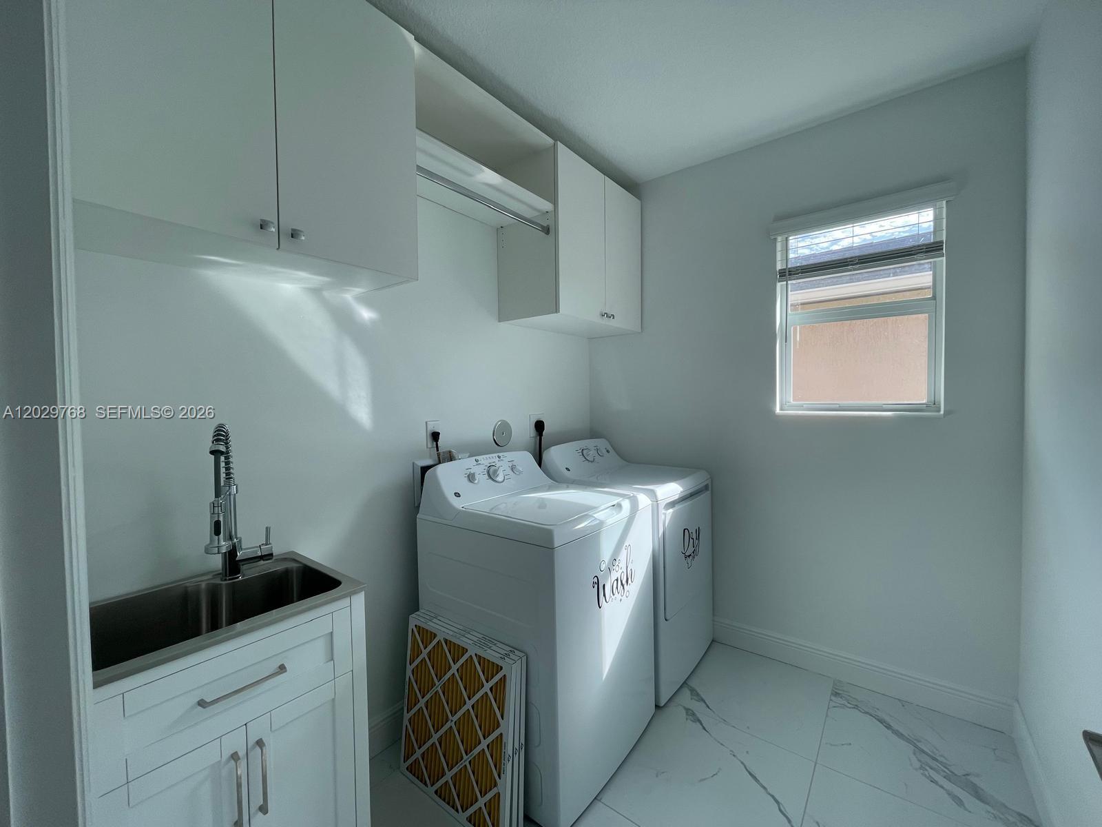 CRYSTAL LAKE 1ST SEC - Residential Lease