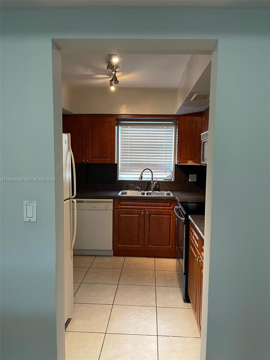 VILLAGE AT DADELAND CONDO - Residential