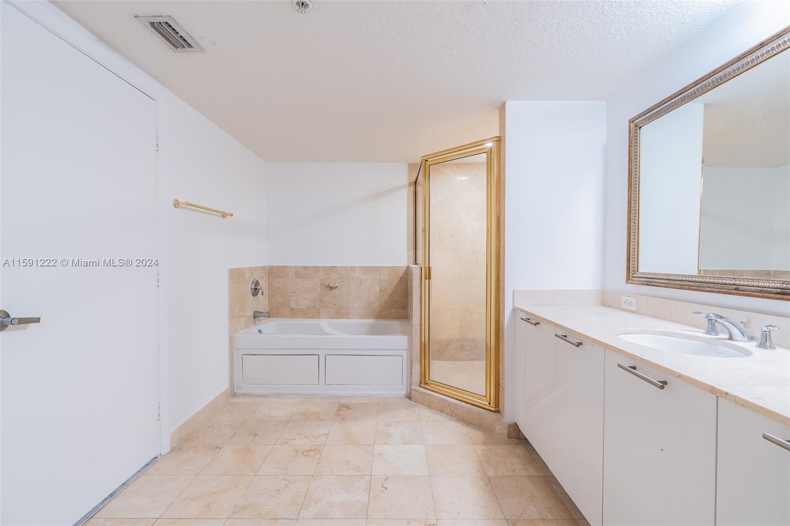 1800 CLUB CONDO - Residential