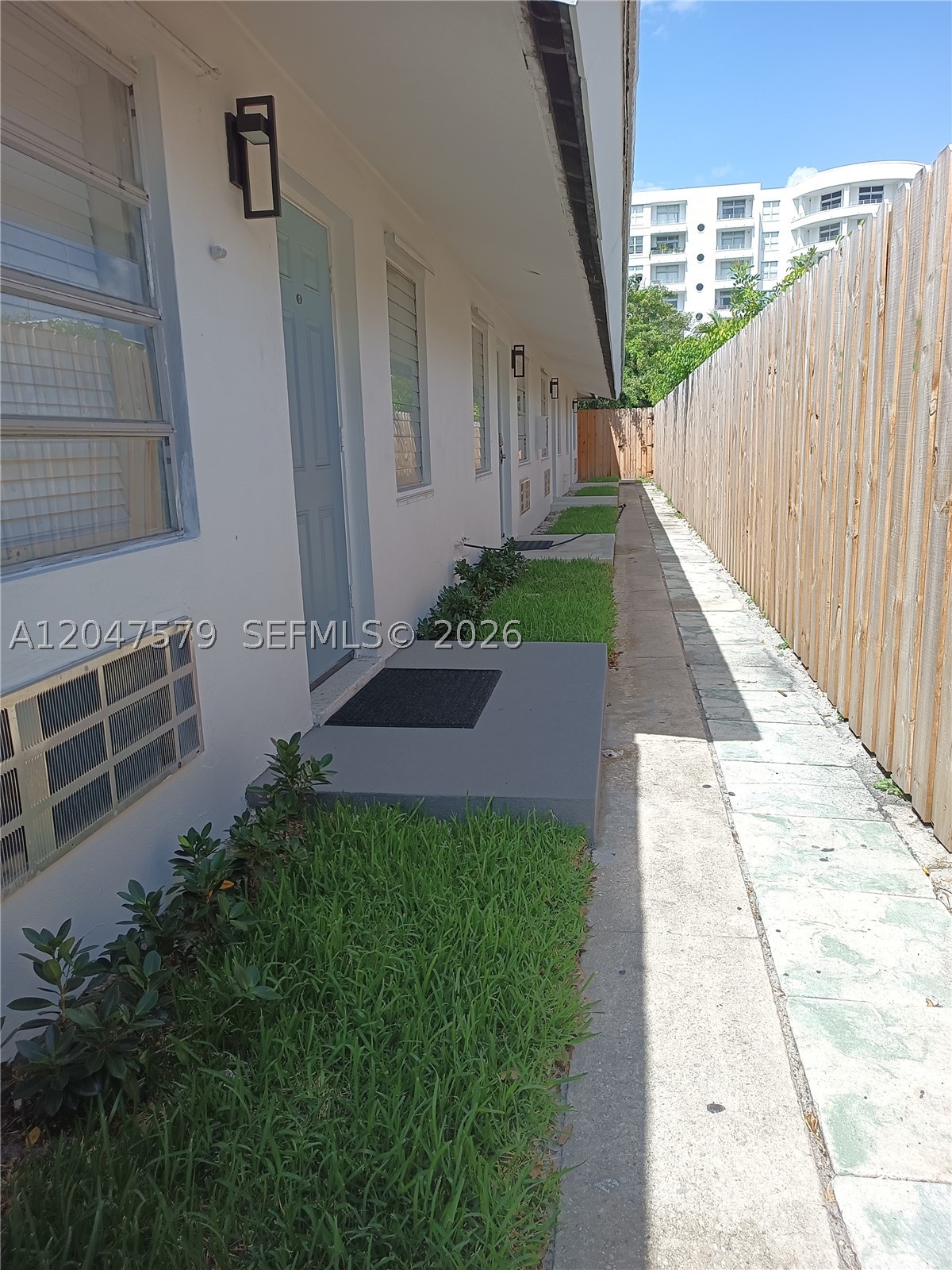CROISSANT PARK - Residential Lease