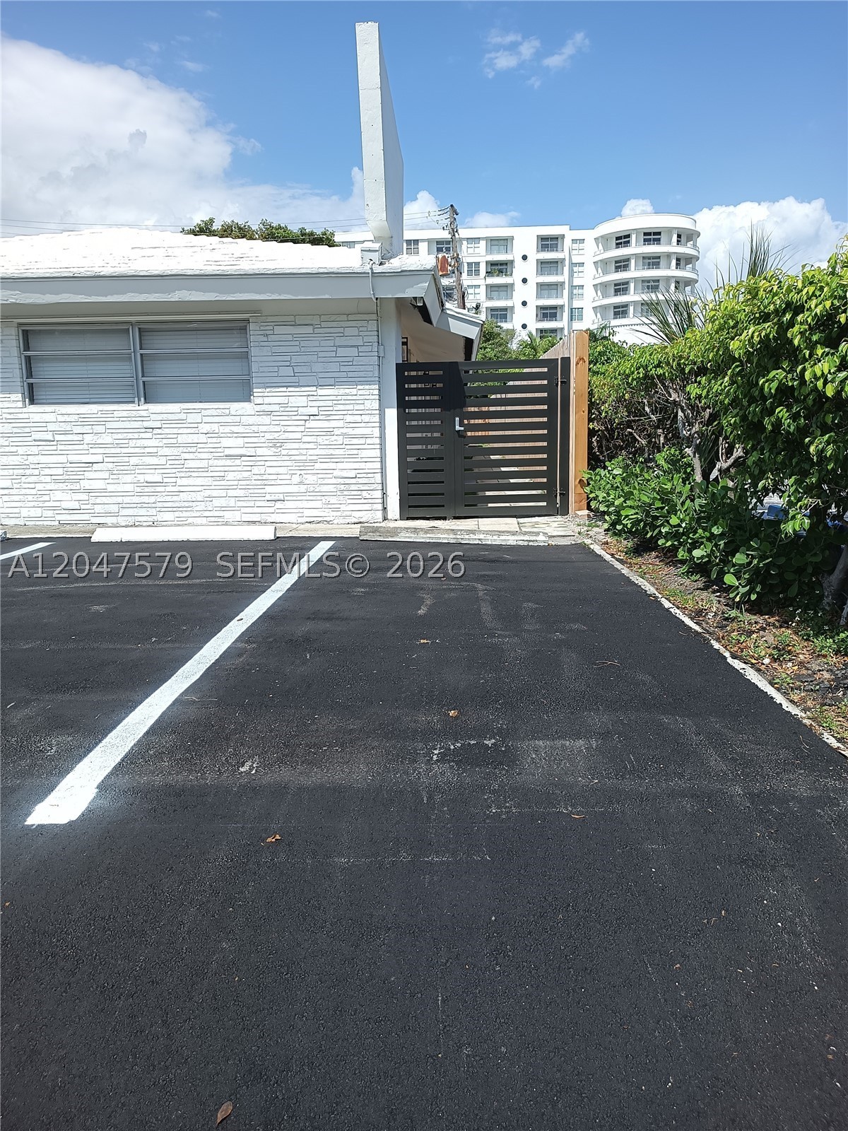 CROISSANT PARK - Residential Lease