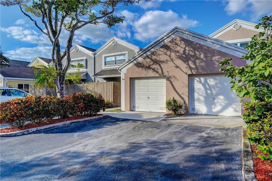 PEMBROKE LAKES SECTION SE - Residential Lease