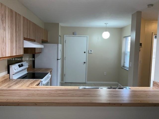 PEMBROKE LAKES SECTION SE - Residential Lease