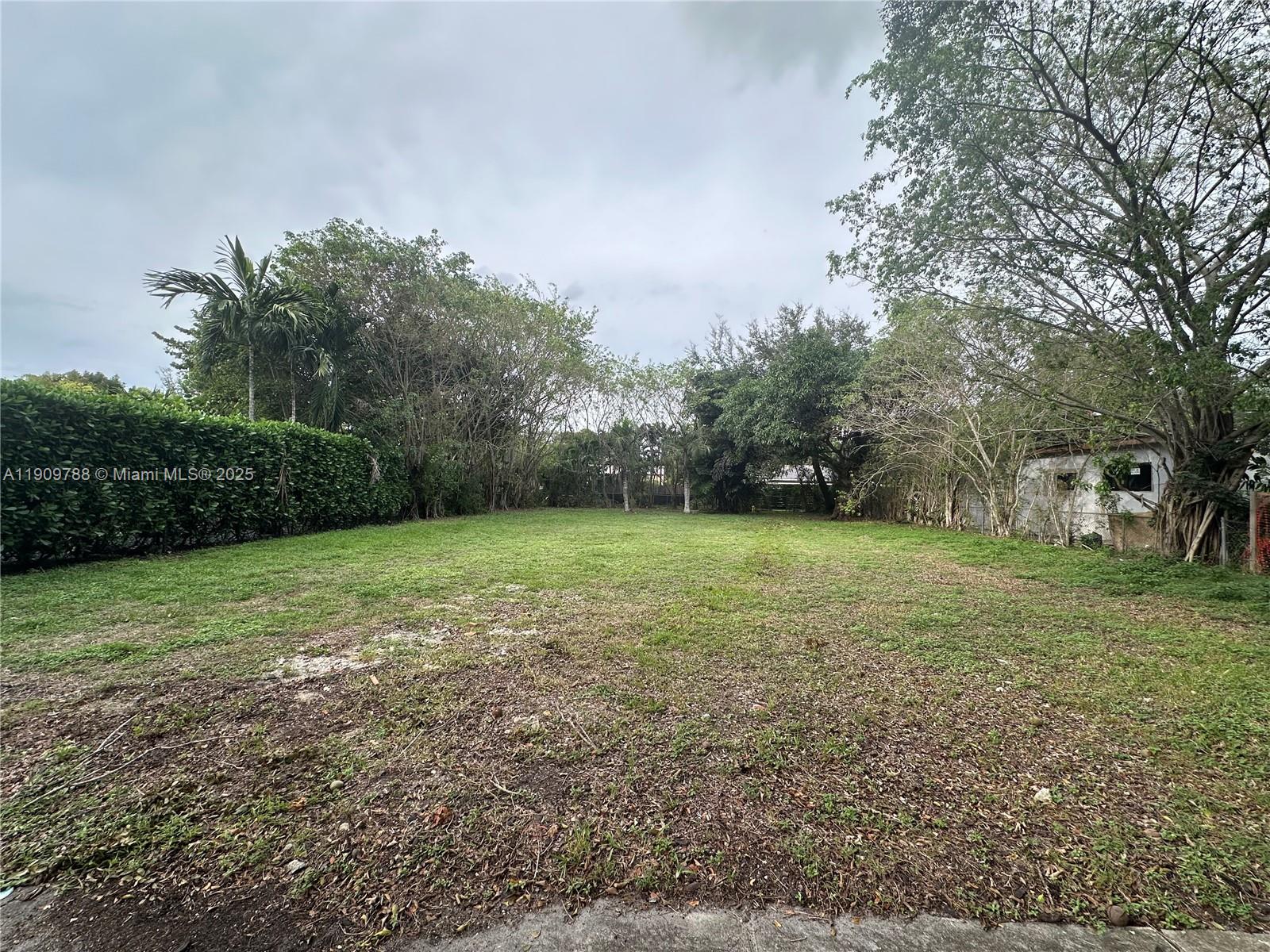 MIAMI SHORES SEC 5 - Land