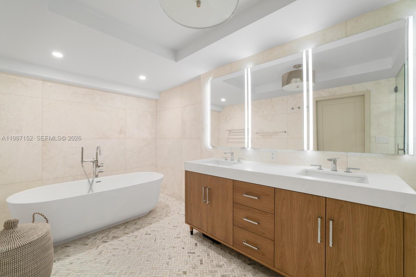 5600 CONDO - Residential