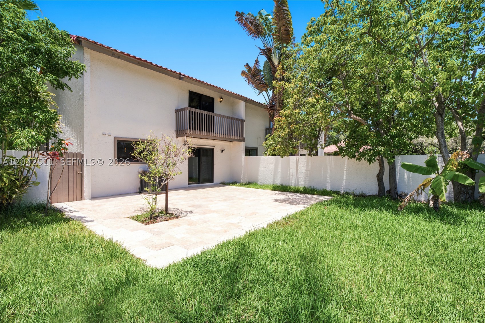 BRIAR BAY TOWNHOUSE ESTAT - Residential