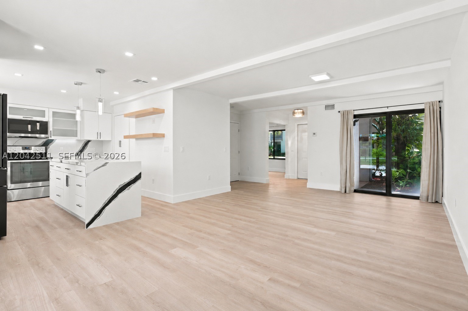 BRIAR BAY TOWNHOUSE ESTAT - Residential