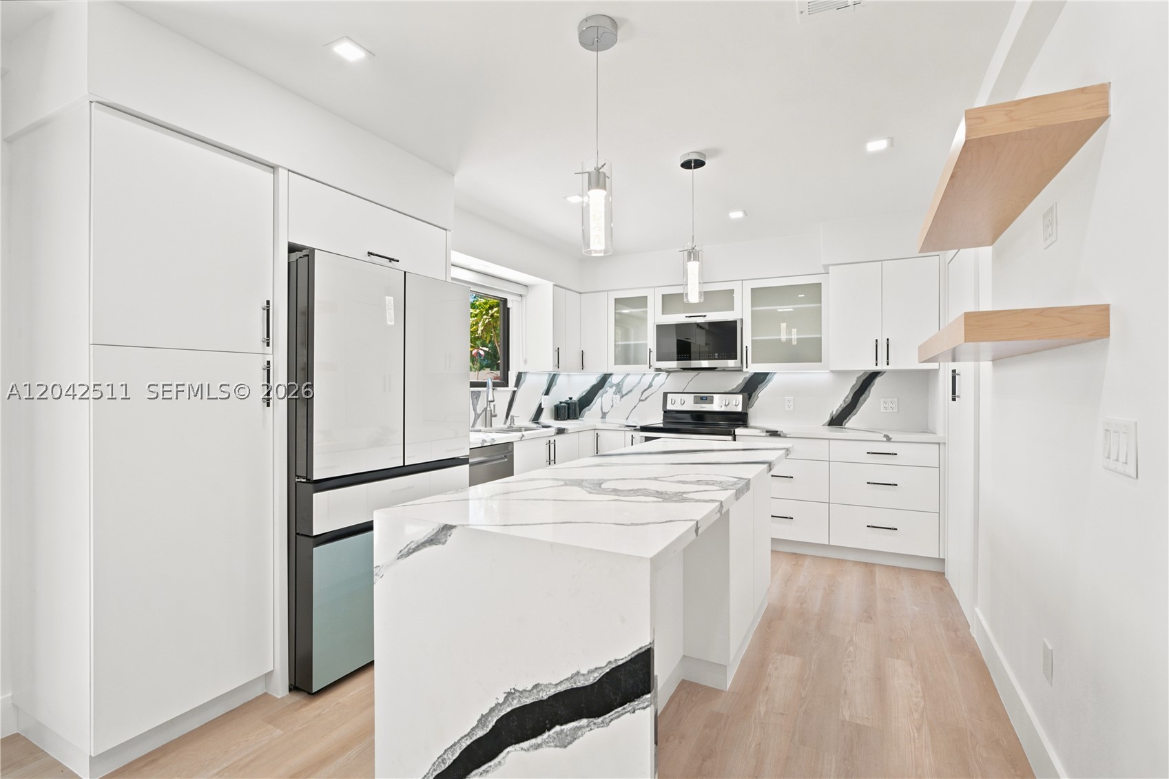 BRIAR BAY TOWNHOUSE ESTAT - Residential