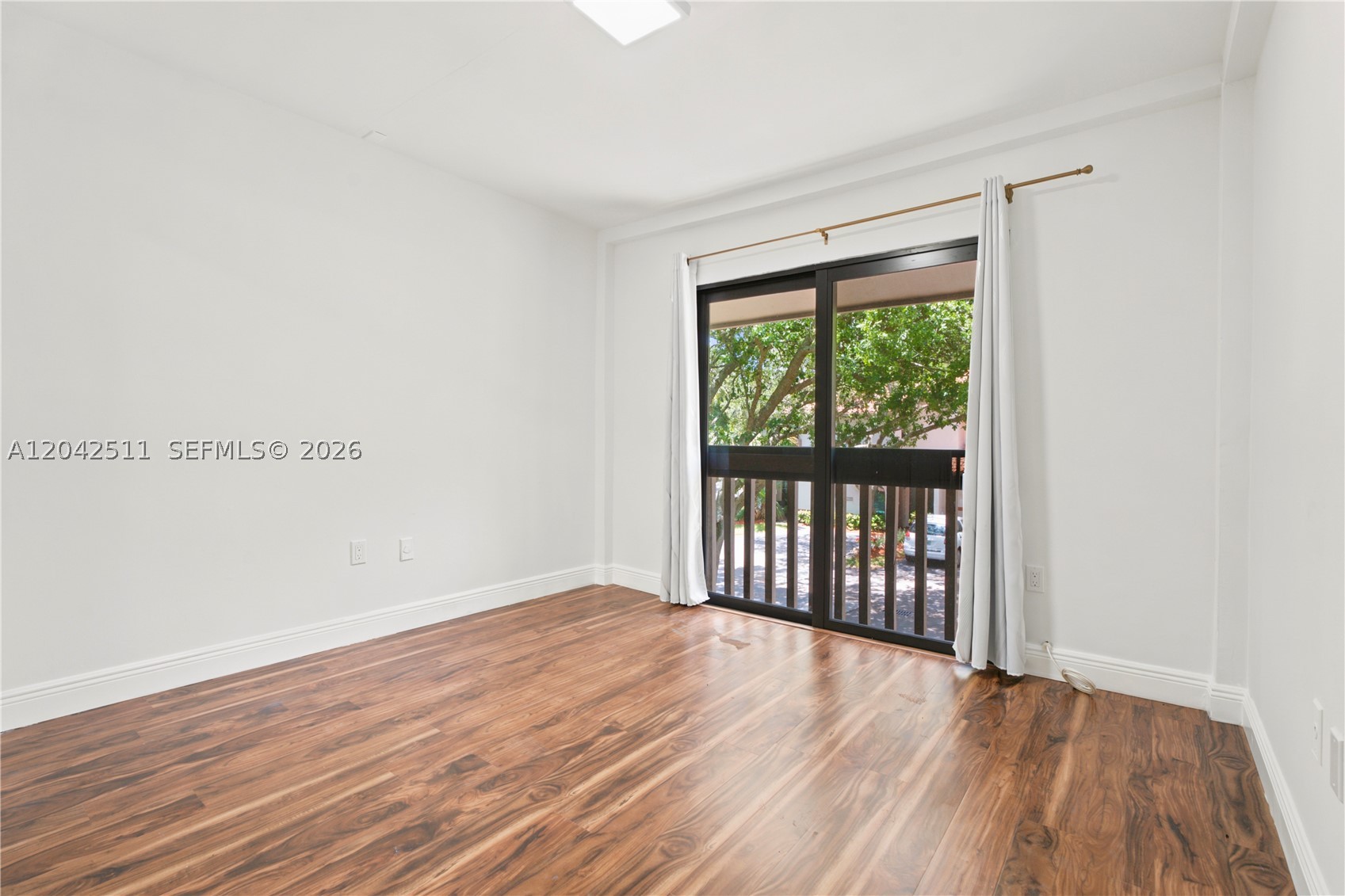 BRIAR BAY TOWNHOUSE ESTAT - Residential