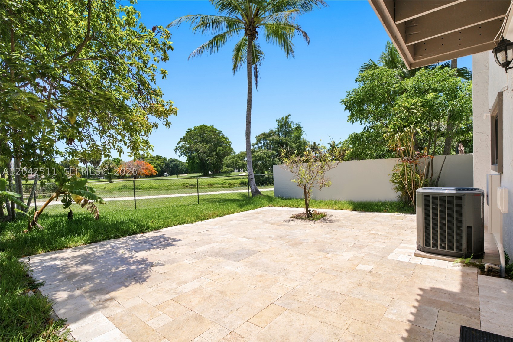 BRIAR BAY TOWNHOUSE ESTAT - Residential