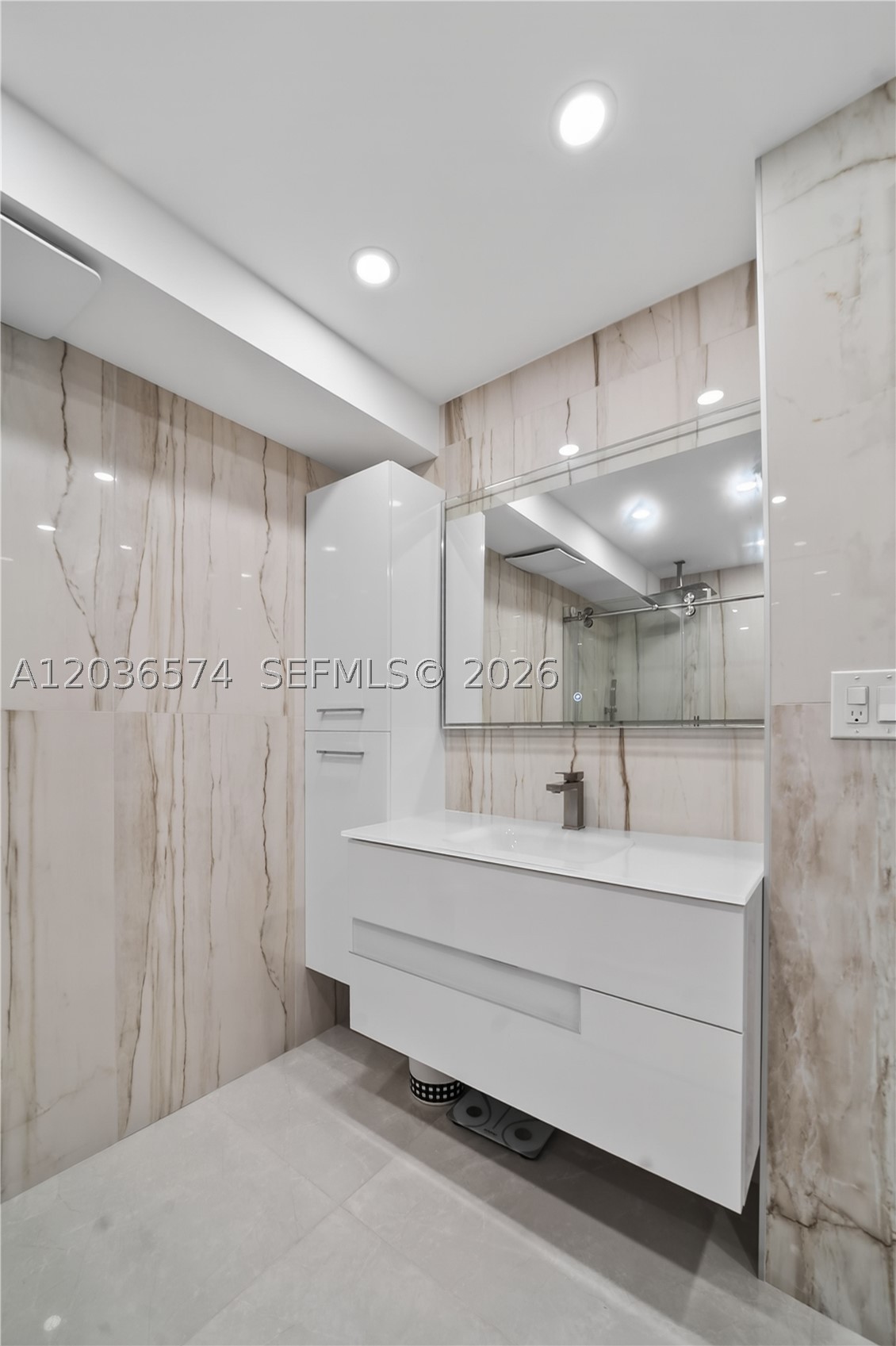 WINSTON TOWERS 400 CONDO - Residential