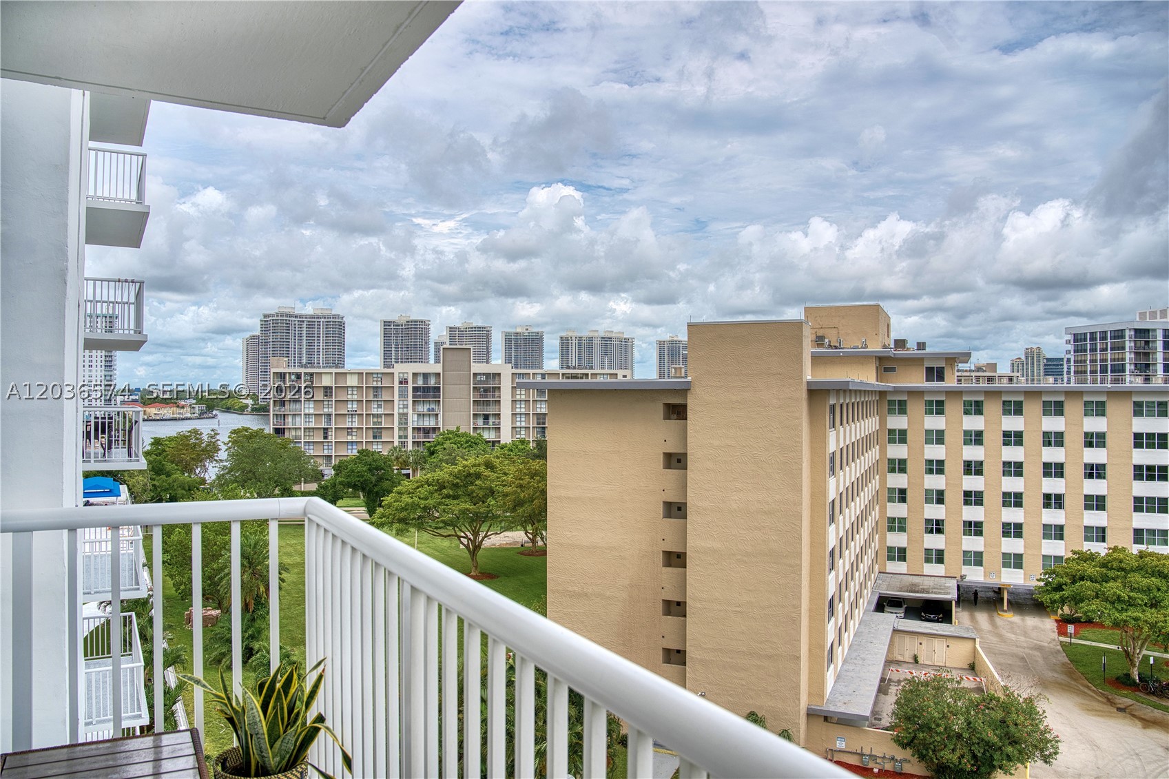 WINSTON TOWERS 400 CONDO - Residential