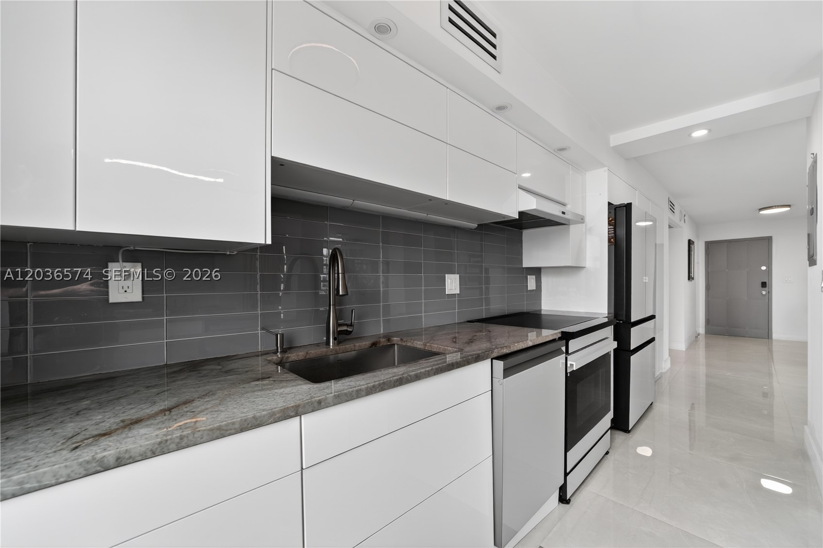 WINSTON TOWERS 400 CONDO - Residential