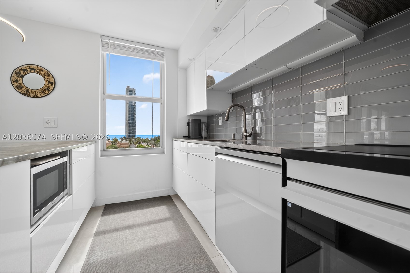 WINSTON TOWERS 400 CONDO - Residential