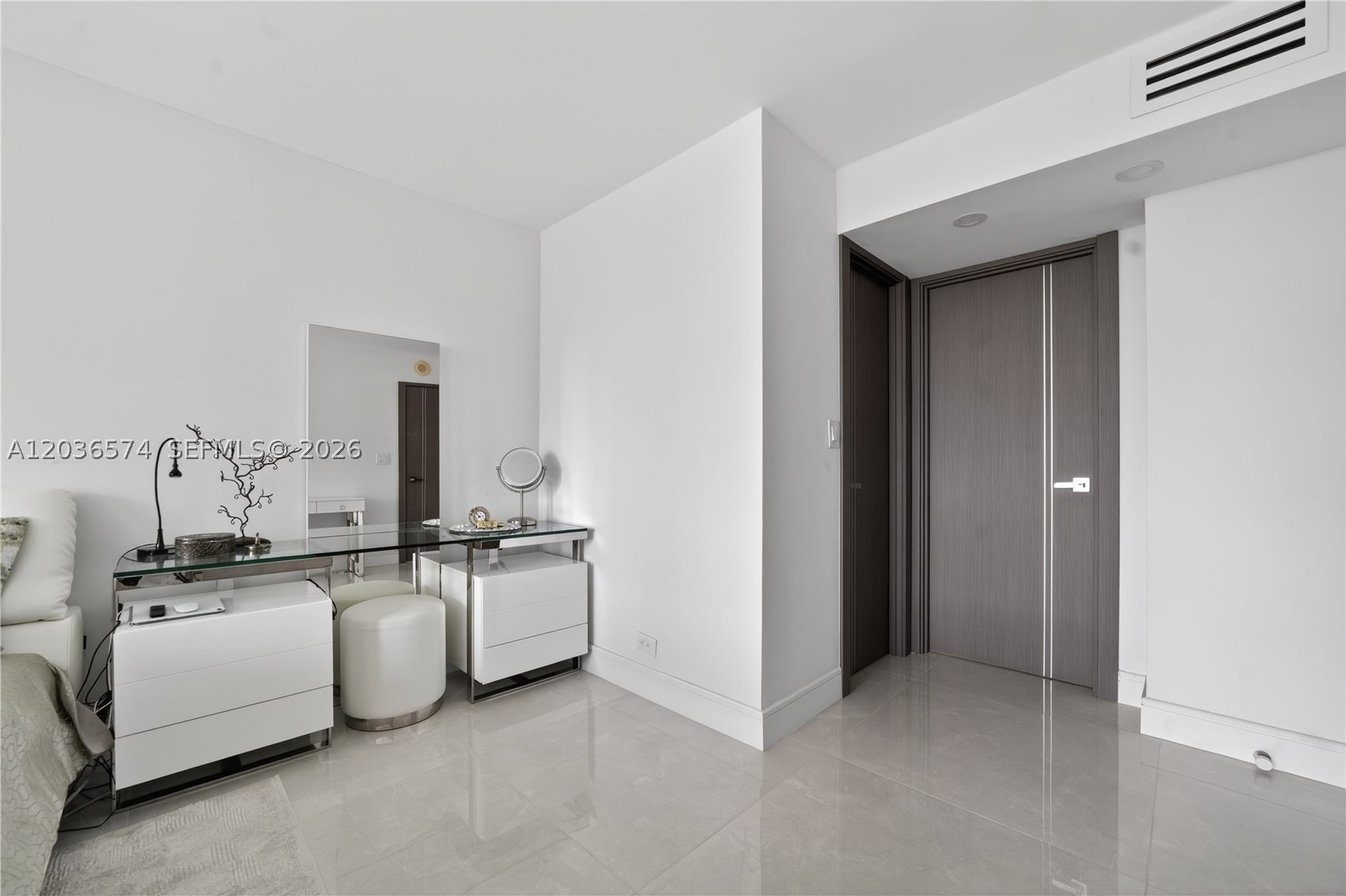 WINSTON TOWERS 400 CONDO - Residential