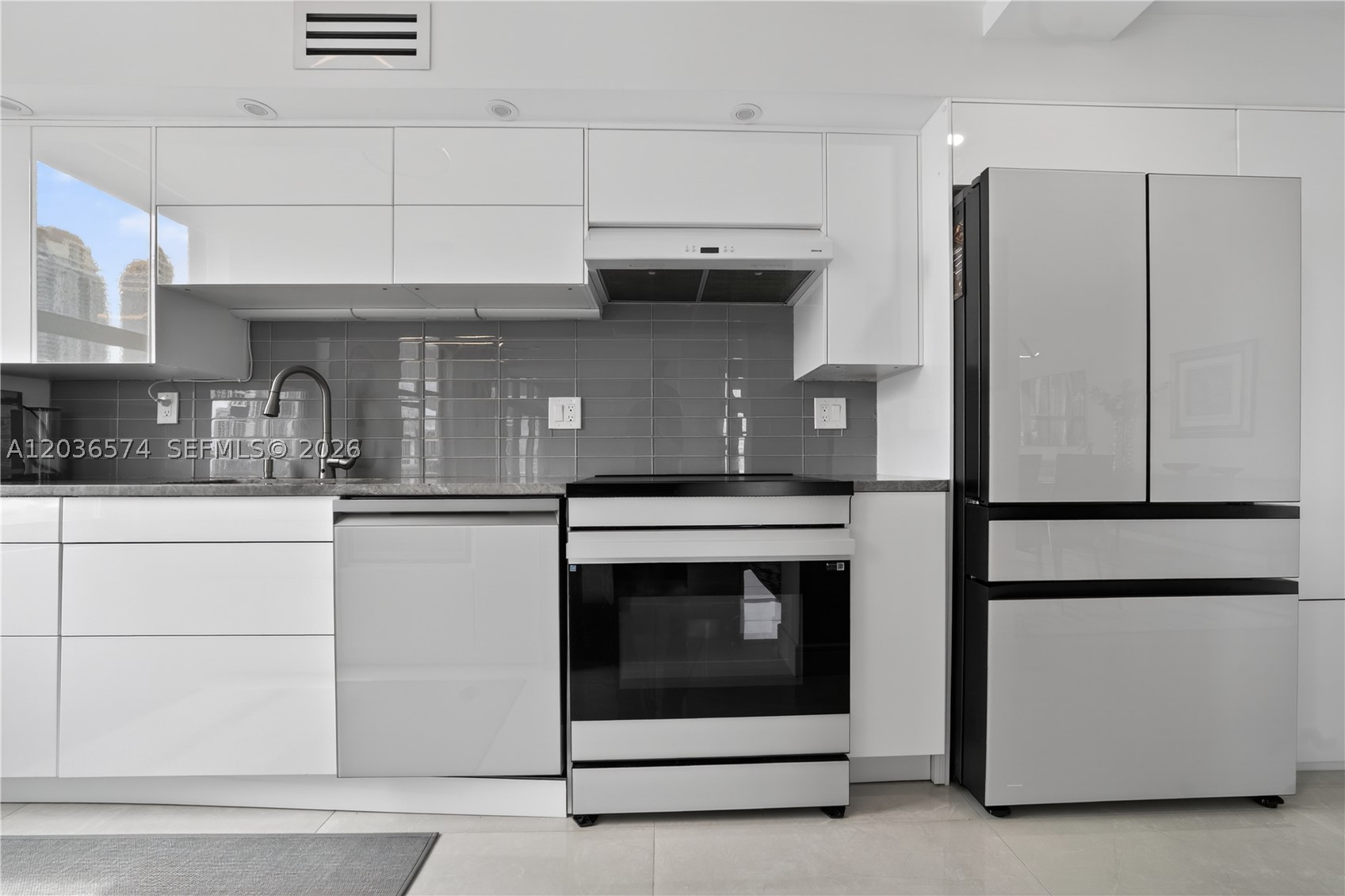 WINSTON TOWERS 400 CONDO - Residential