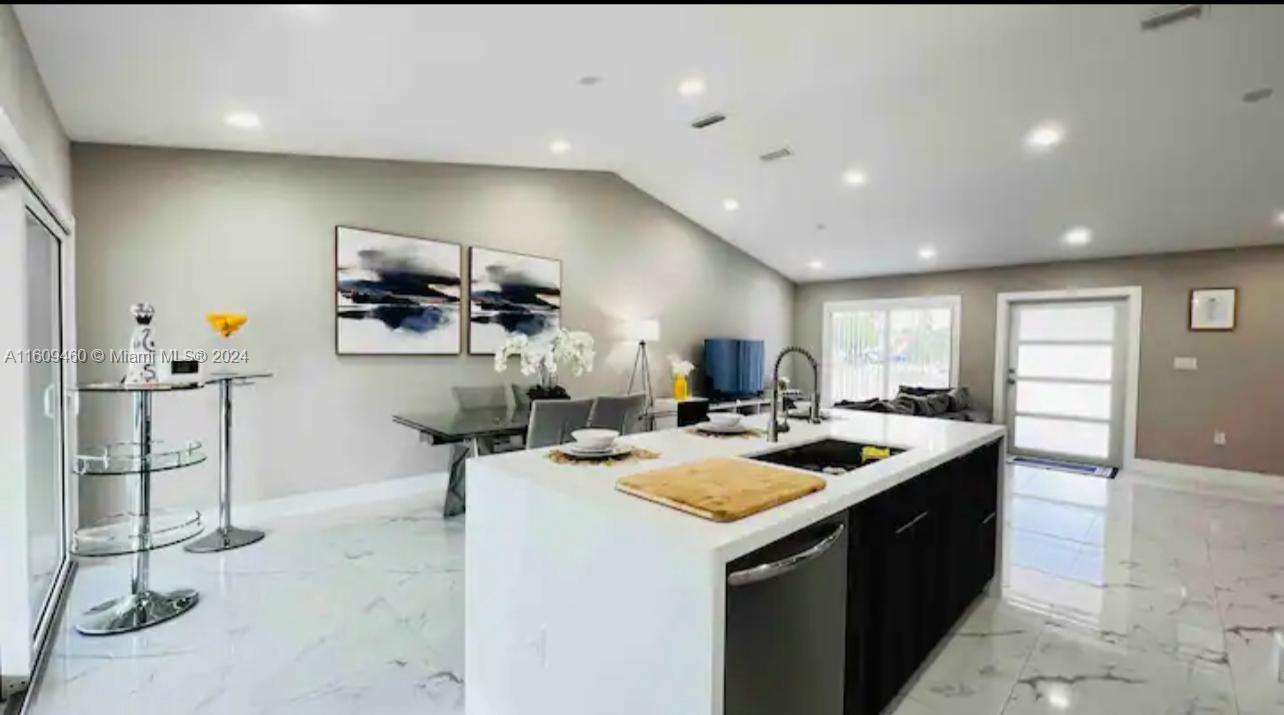 VENEZIA HOMES ESTATES IST - Residential Lease