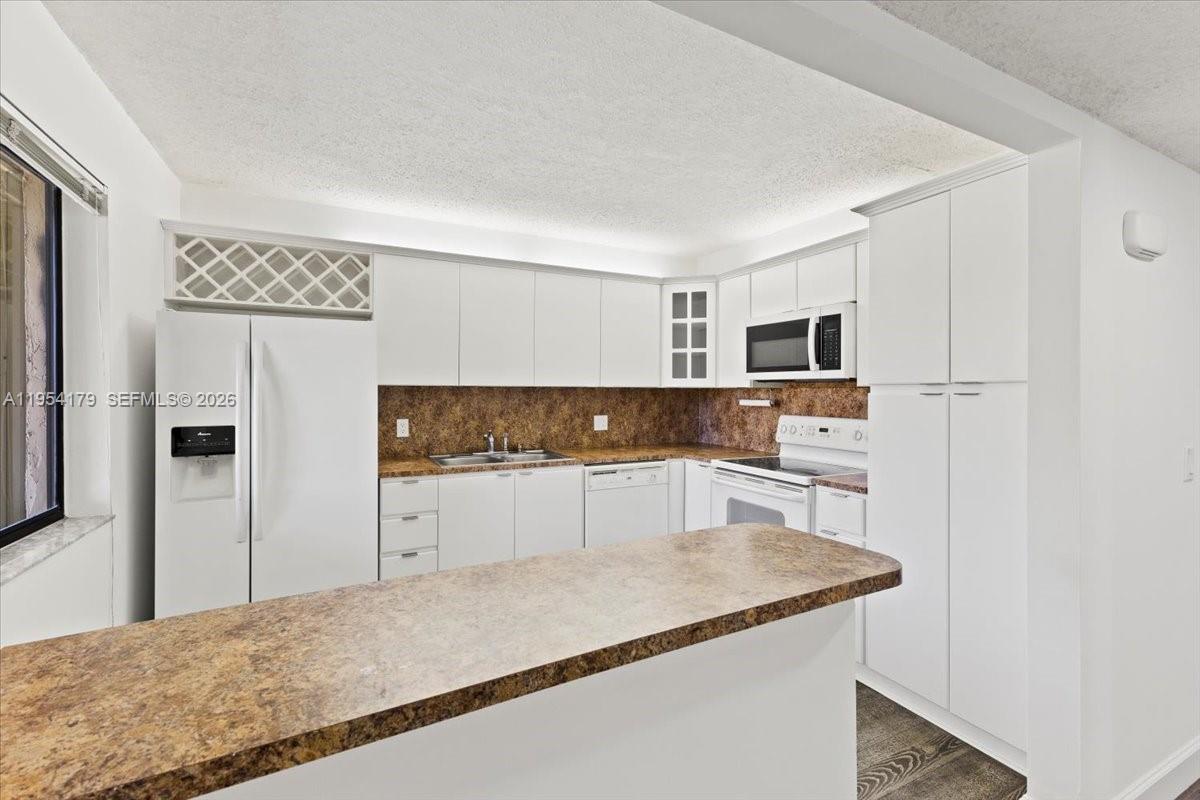 RACQUET CLUB APTS AT BONA - Residential