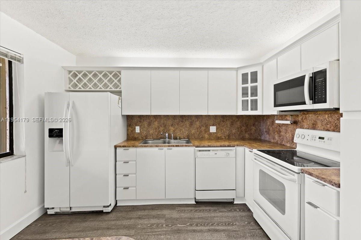 RACQUET CLUB APTS AT BONA - Residential