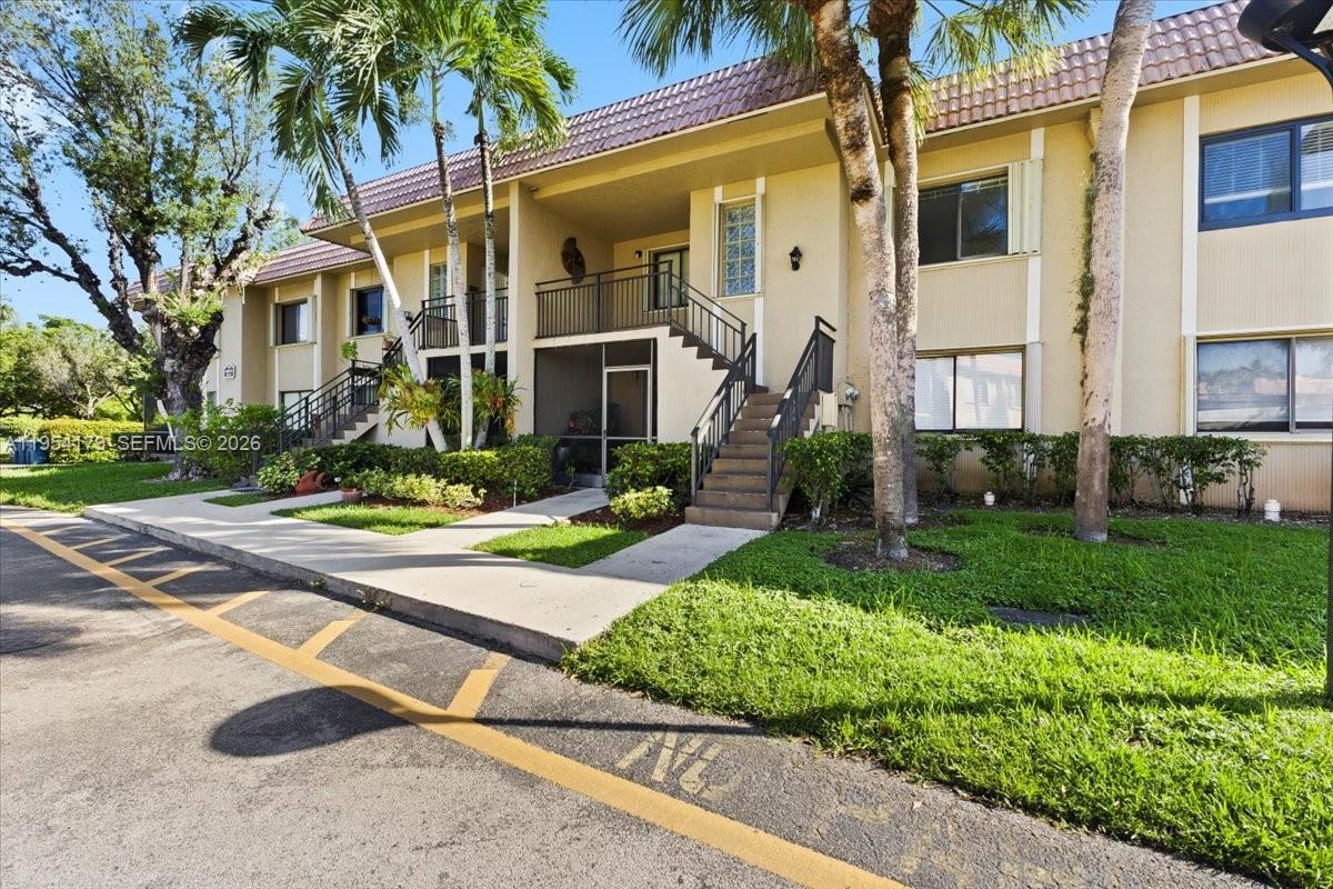 RACQUET CLUB APTS AT BONA - Residential