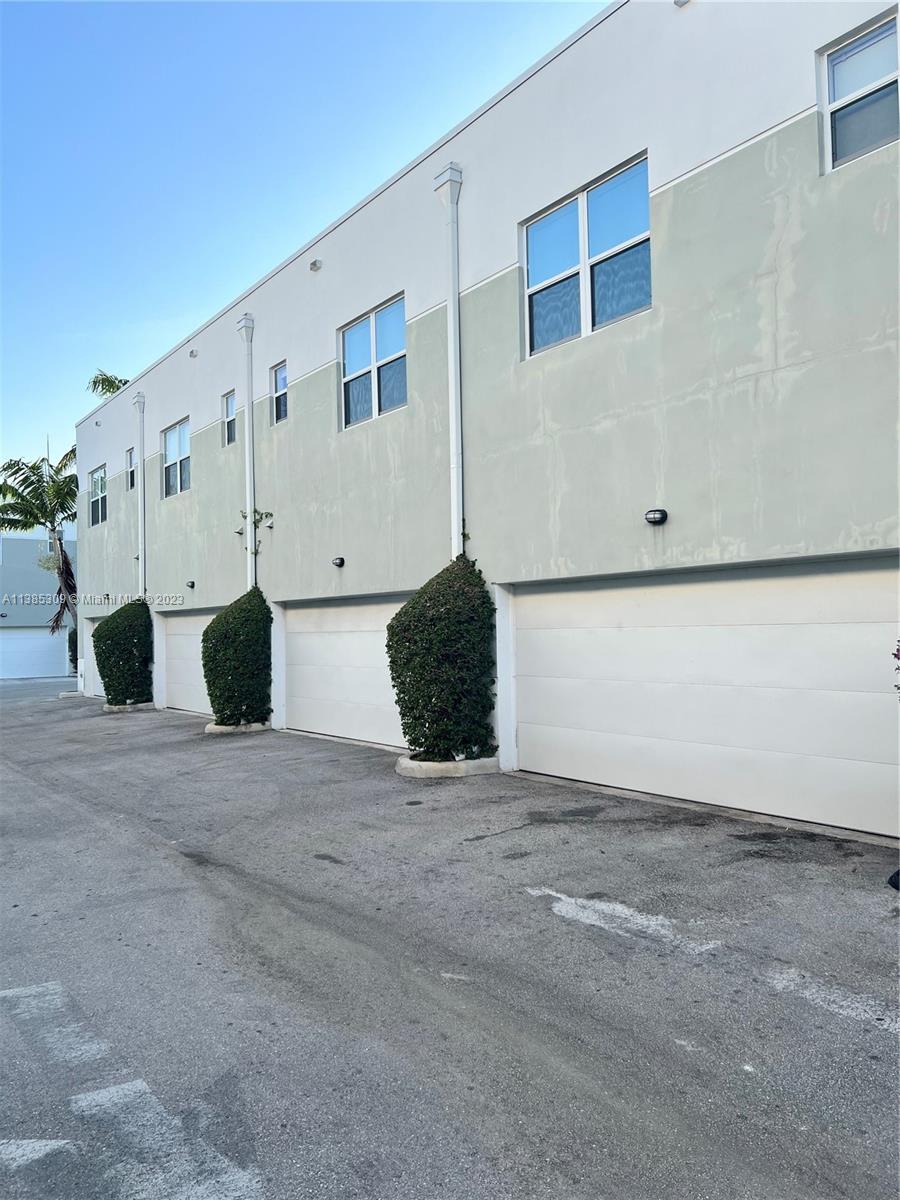 URBAN VILLAGE AT 5TH AVE - Residential Lease
