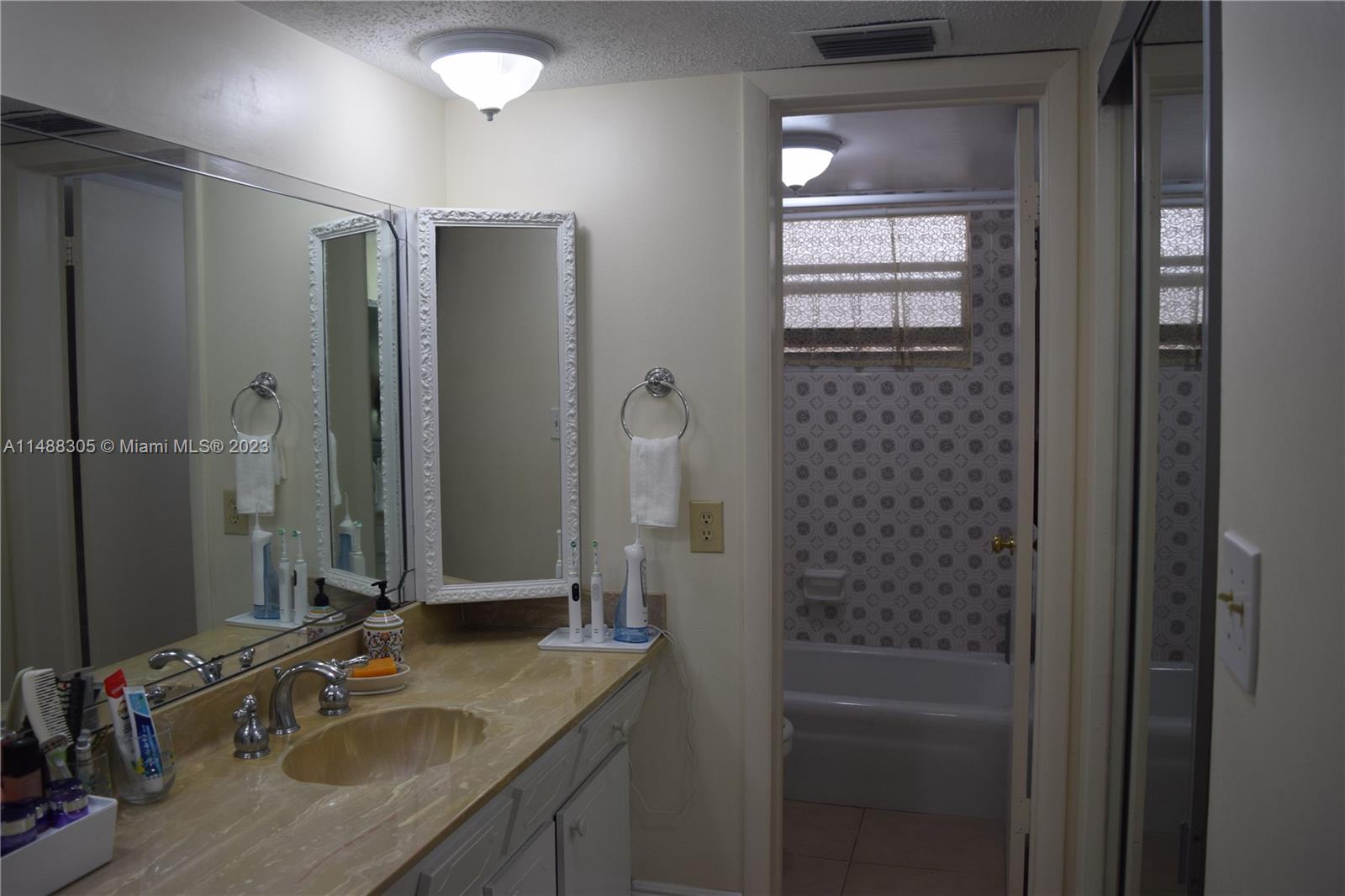 TOPAZ SOUTH CONDO - Residential