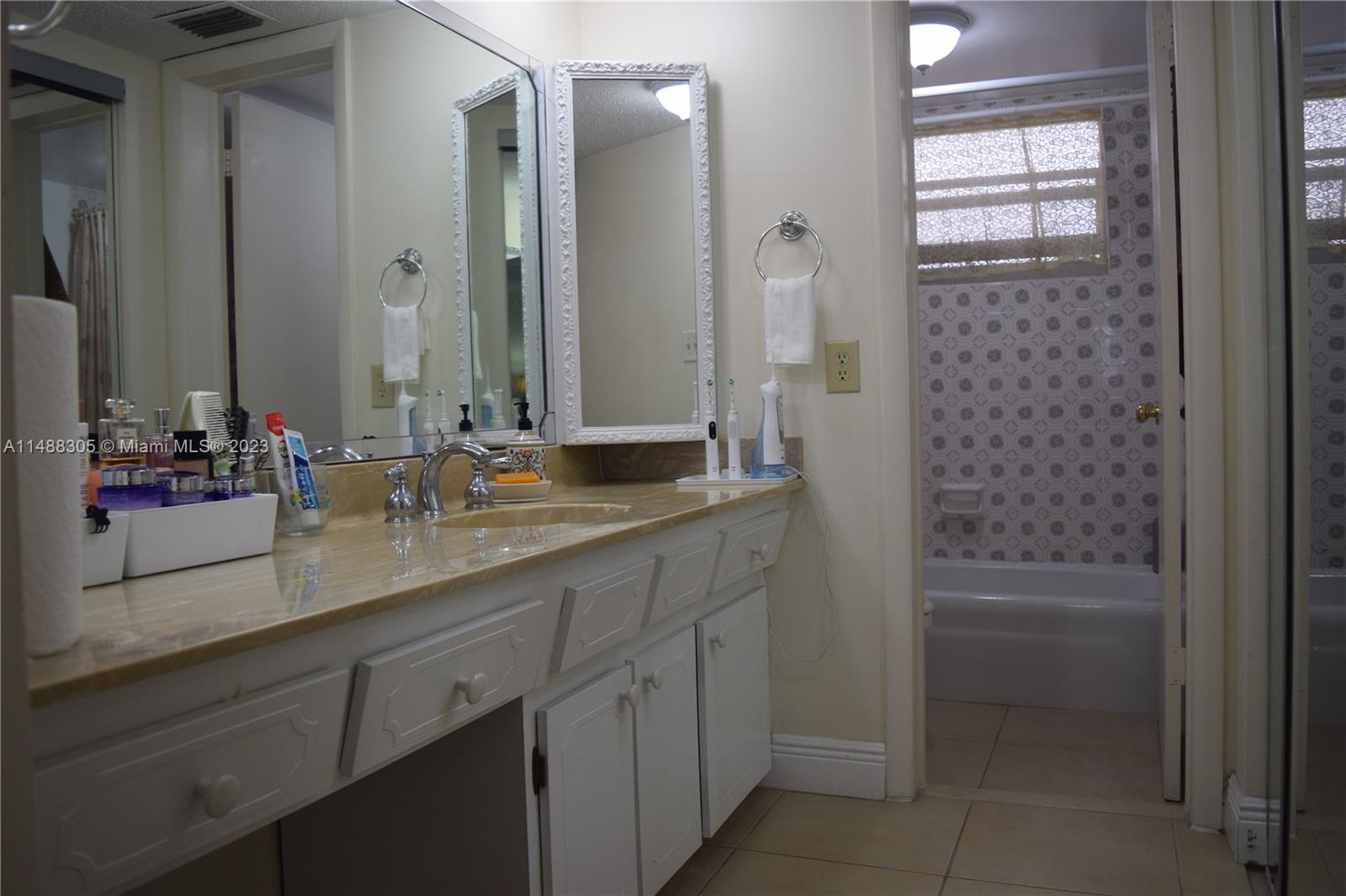TOPAZ SOUTH CONDO - Residential