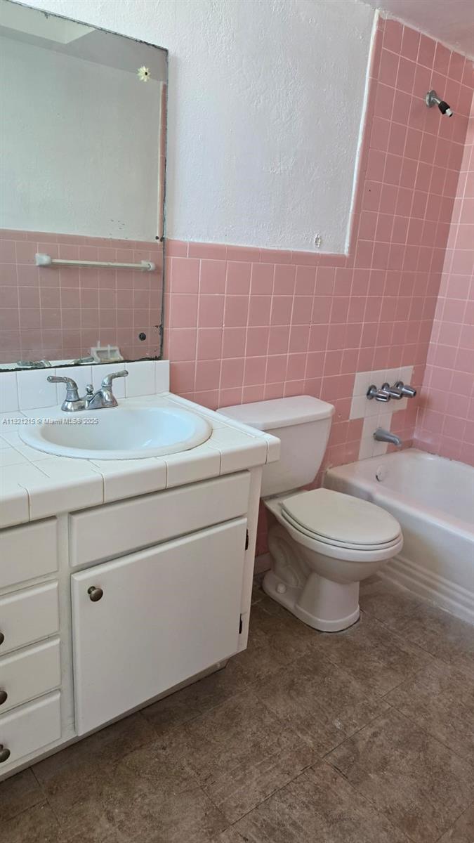 SUTTON HOUSE CONDO - Residential