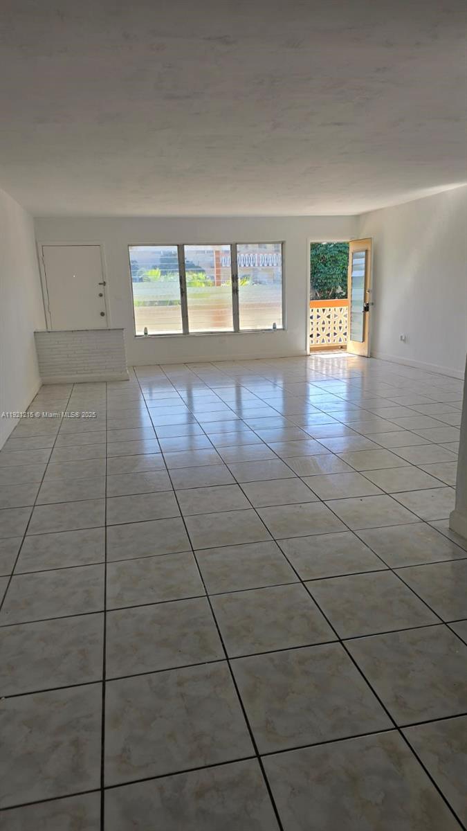 SUTTON HOUSE CONDO - Residential