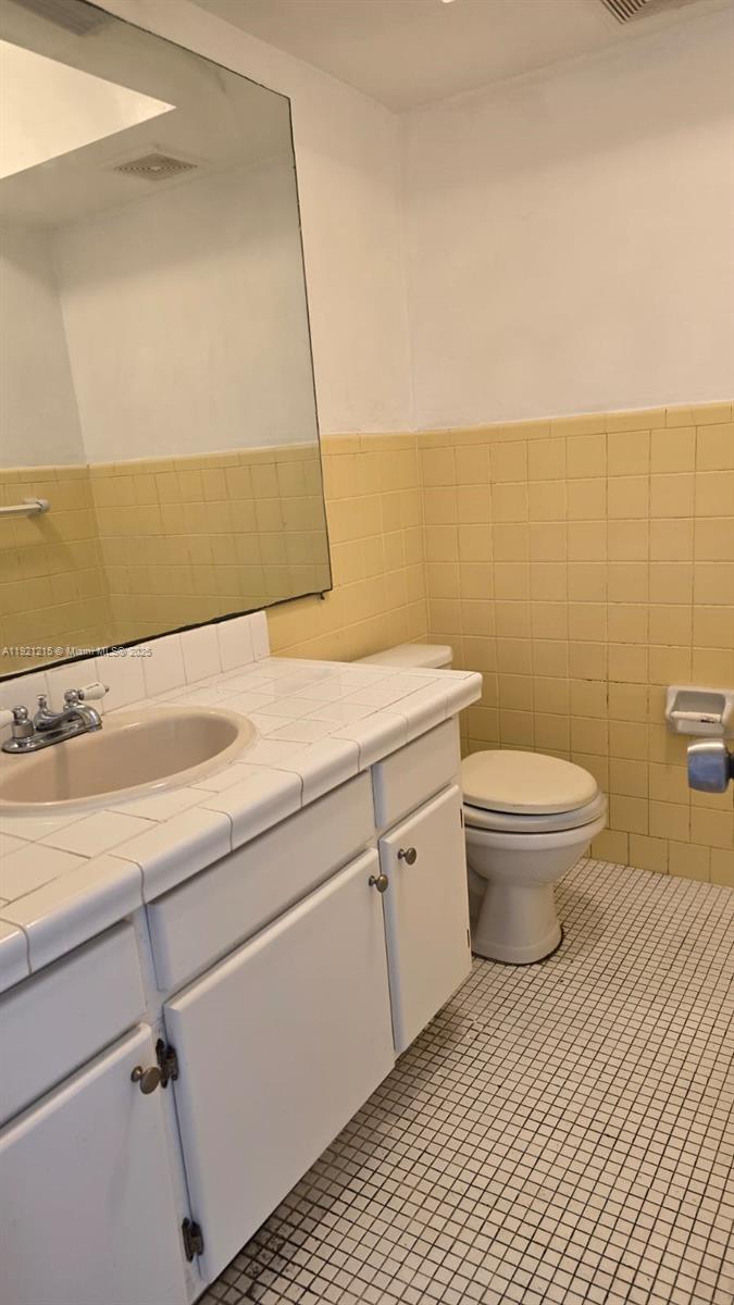 SUTTON HOUSE CONDO - Residential