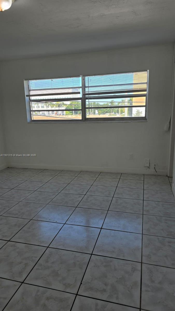 SUTTON HOUSE CONDO - Residential