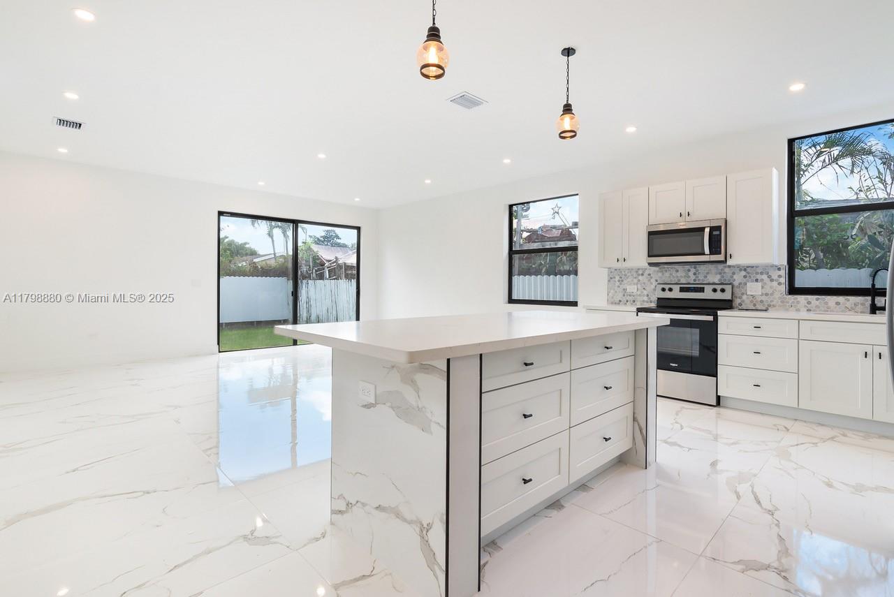 GRAPELAND SUBDIVISION REV - Residential Lease