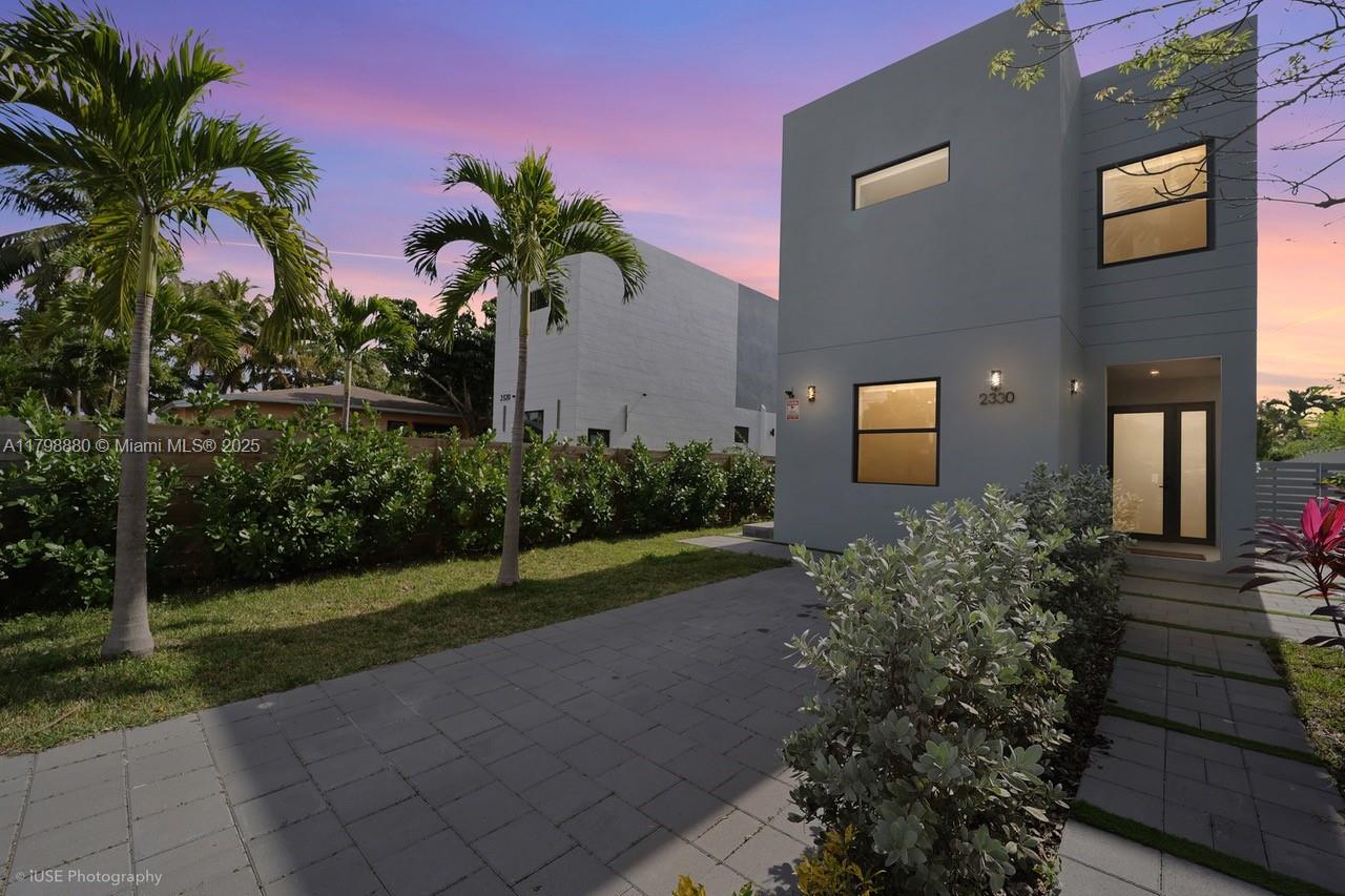 GRAPELAND SUBDIVISION REV - Residential Lease
