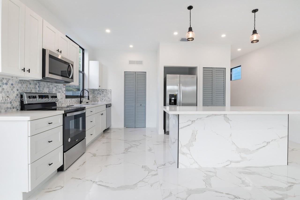 GRAPELAND SUBDIVISION REV - Residential Lease