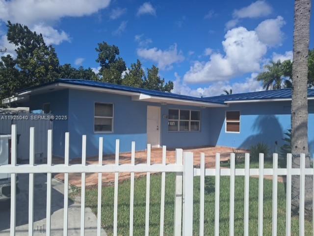 ONE OF THE BEST SCHOOL DISTRICTS, EASY TO SHOW, OWNER IS READY TO LISTEN TO ANY REASONABLE OFFER. ALSO FOR RENT WITH OPTION TO BUY! OWNER WILL REVIEW ANY OFFER AND NEGOCIATE THE SALE PRICE!!!!