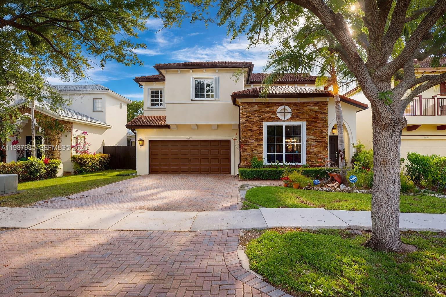 LAROC ESTATES - Residential